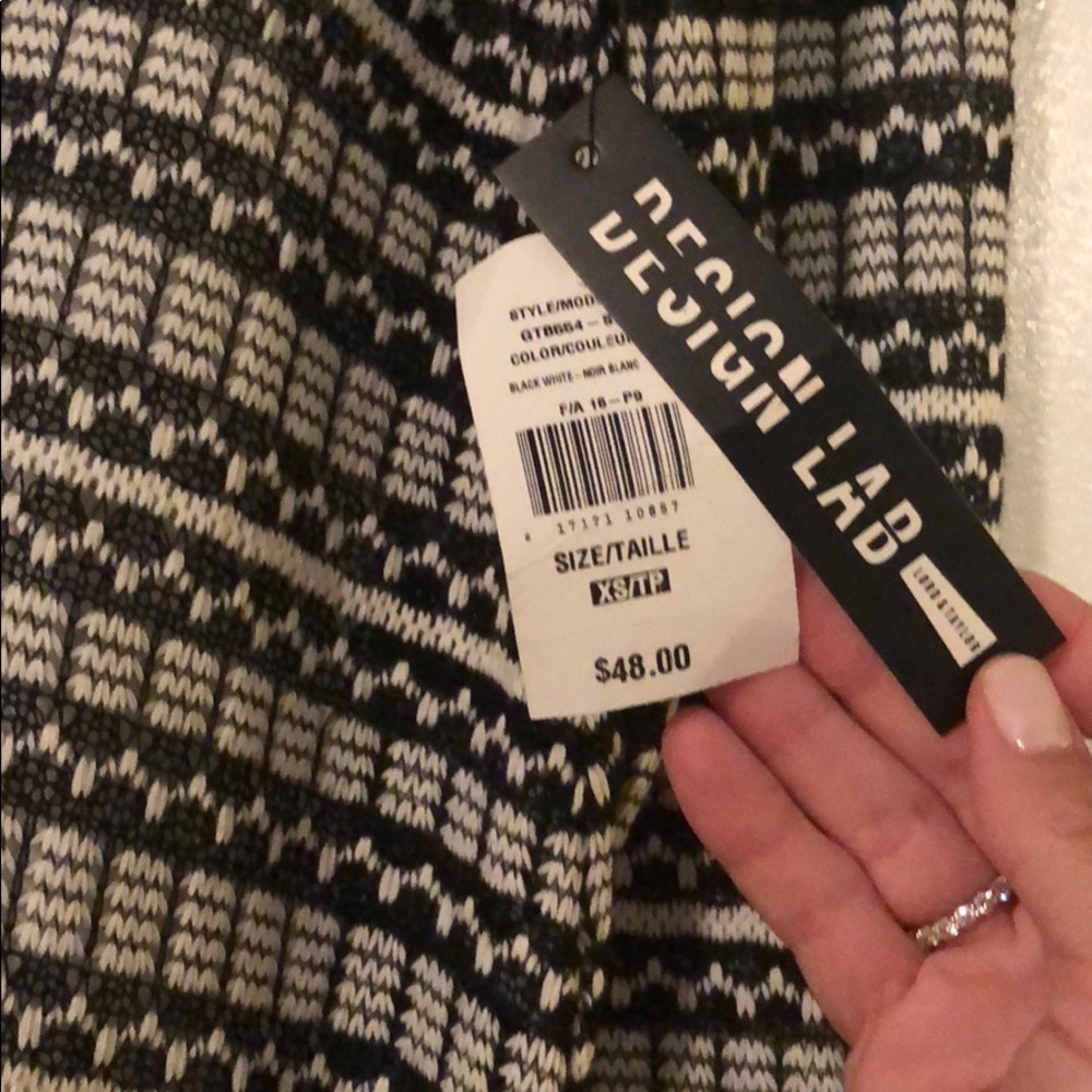 Design Lab Top - Picture 2 of 3